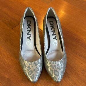 DKNYC Metallic Leopard Pump Size 6